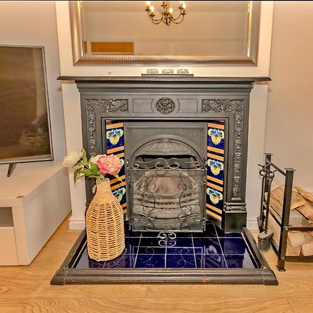 Finest Retreats - Debarnes House Villa Solihull Bagian luar foto
