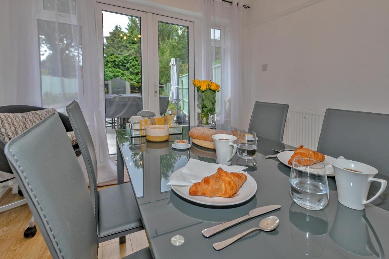 Finest Retreats - Debarnes House Villa Solihull Bagian luar foto