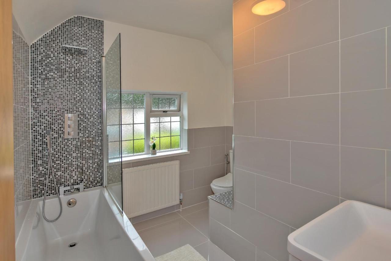 Finest Retreats - Debarnes House Villa Solihull Bagian luar foto