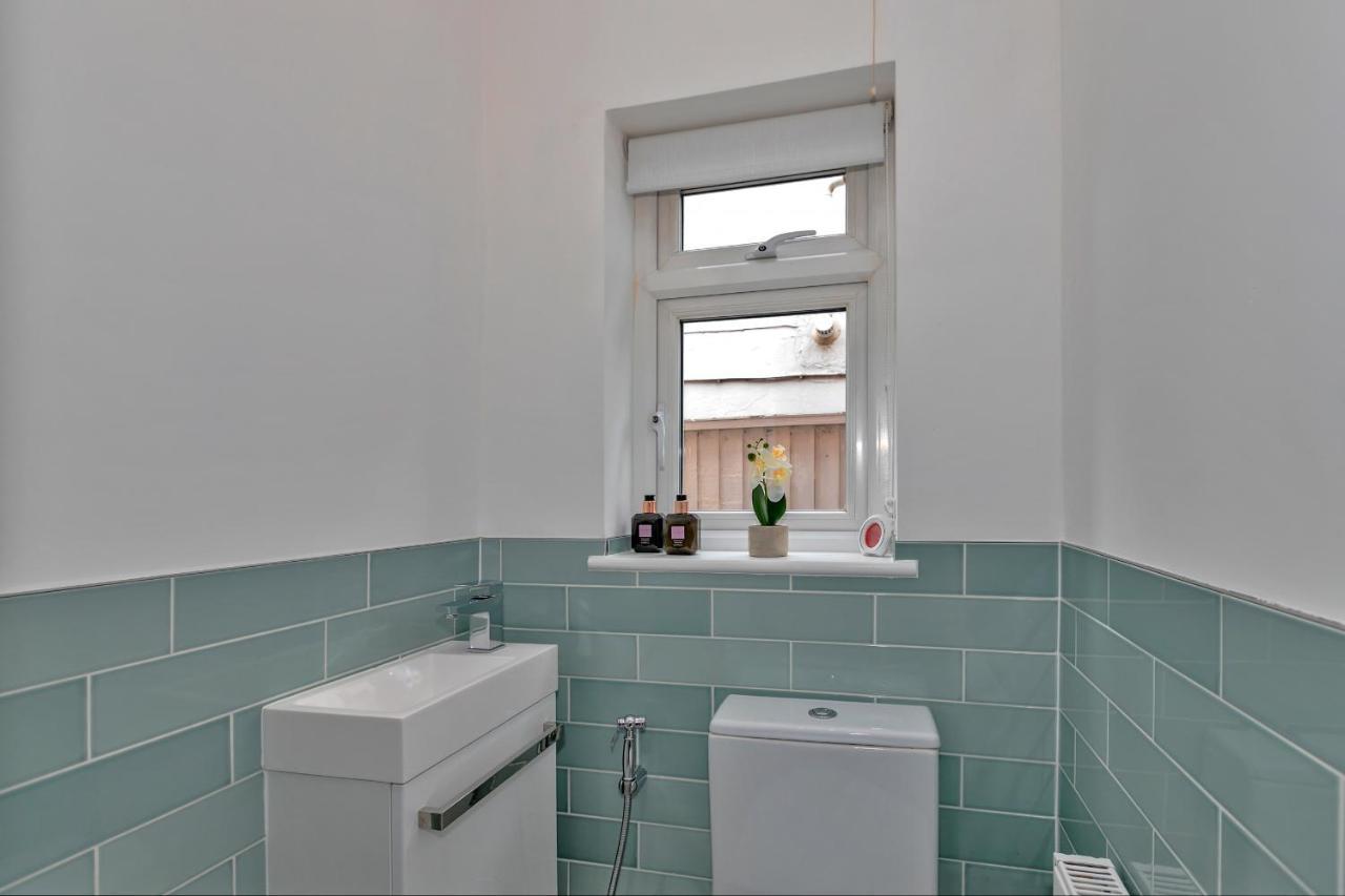 Finest Retreats - Debarnes House Villa Solihull Bagian luar foto