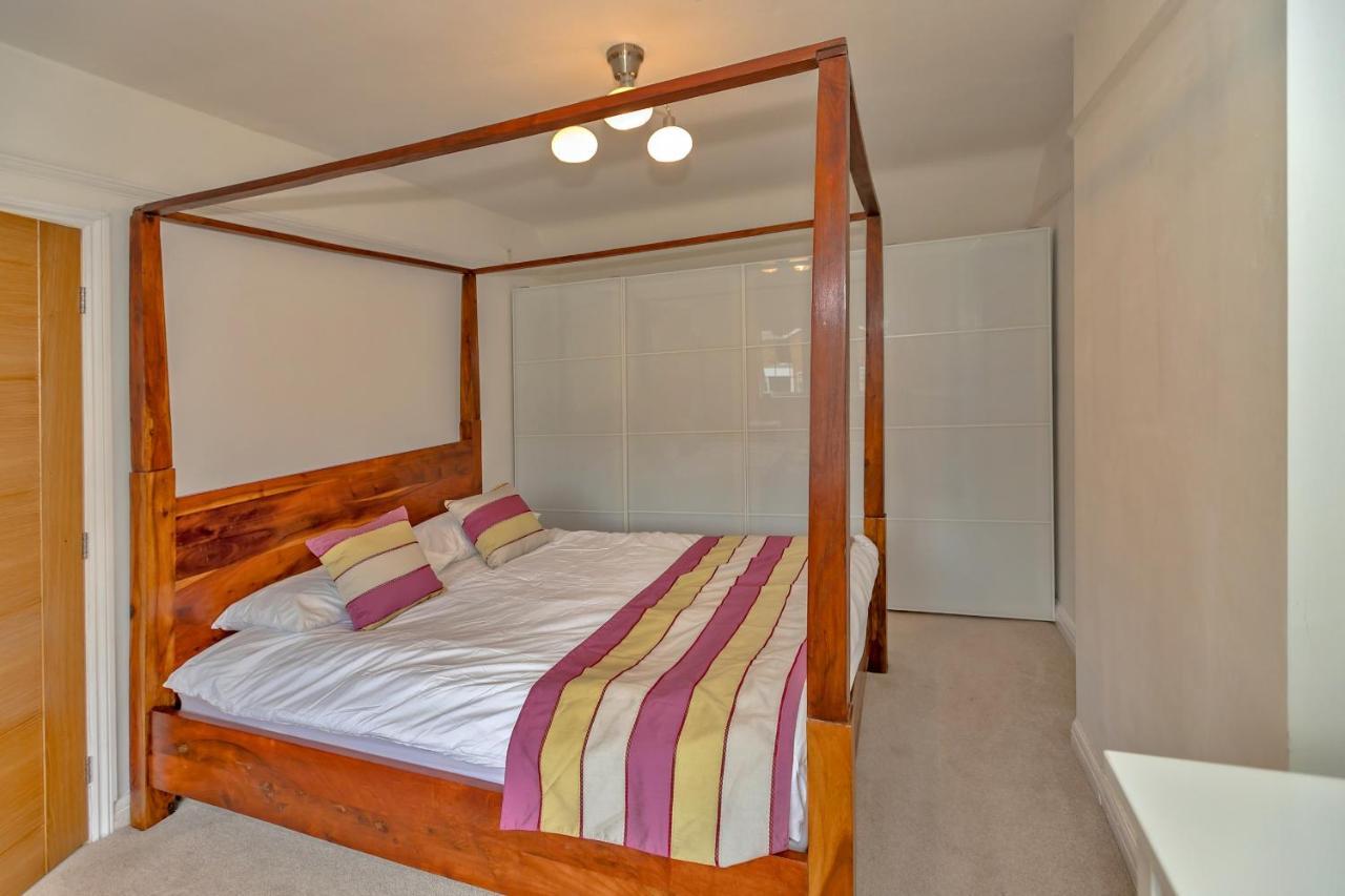 Finest Retreats - Debarnes House Villa Solihull Bagian luar foto